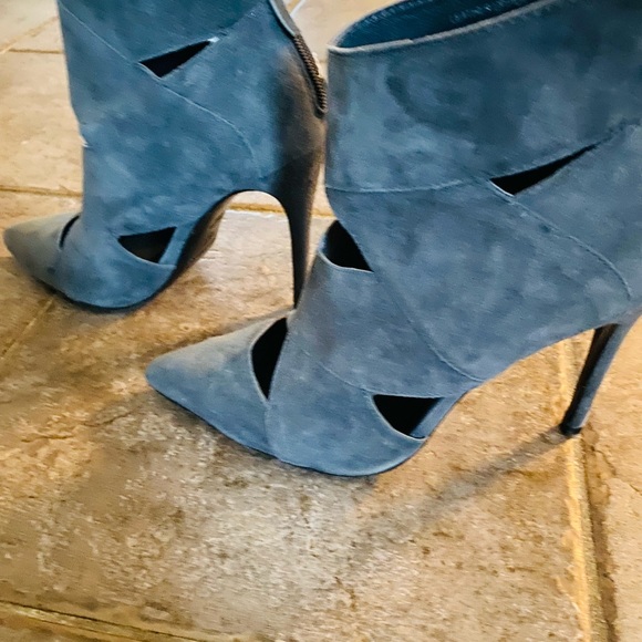 Marciano suede booties size 8,5 - Picture 2 of 4